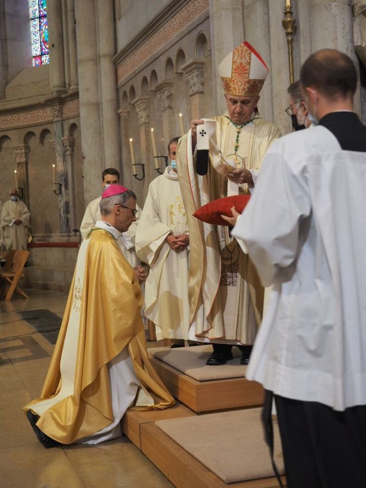 Pallium de Mgr de Germay