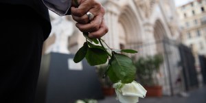 Un an de l&rsquo;attentat de Nice : poignante journée d&rsquo;hommage aux victimes