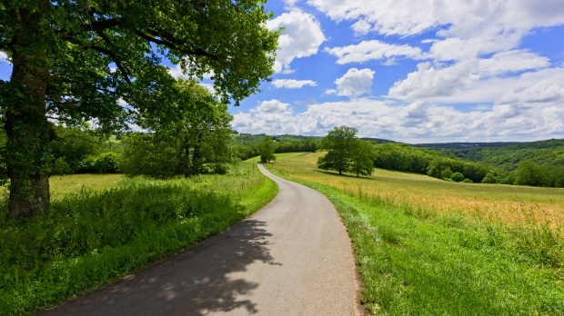 ROUTE-DE-CAMPAGNE-shutterstock_66649825.jpg