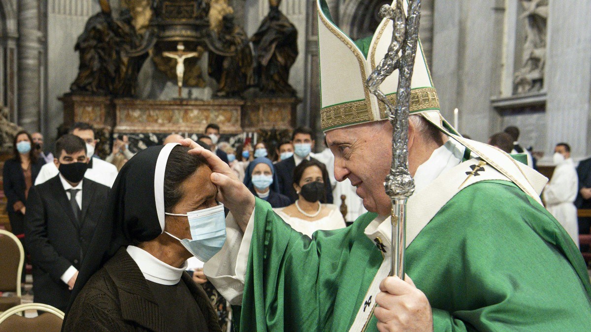 SISTER-GLORIA-POPE-FRANCIS-000_9PF7ZA.jpg