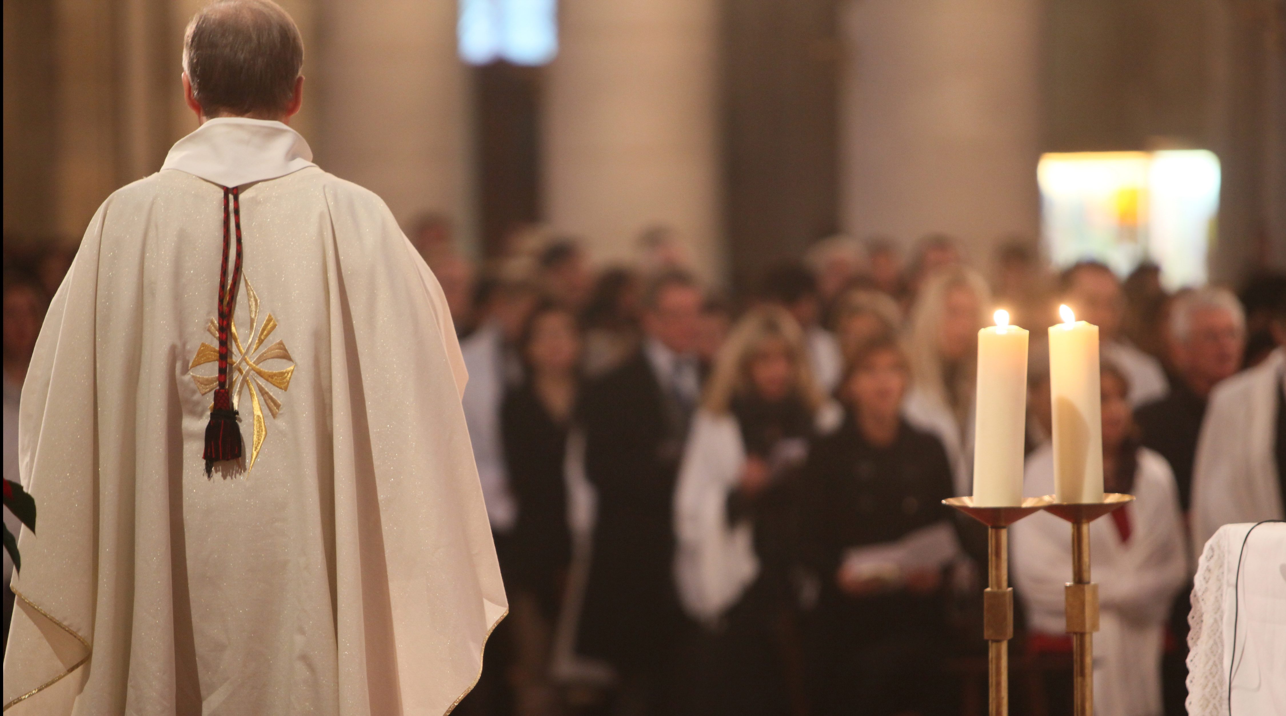 Faire dire une messe à l’intention d’un défunt, combien ça coûte