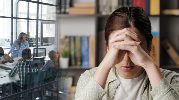 WEB3-PRAYING-WORK-OFFICE-shutterstock_1939089082-Stasonych-Kostiantyn-Voitenko.jpg