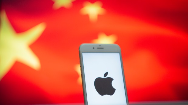 WEB2-APPLE-CHINA-shutterstock_1492838042.jpg