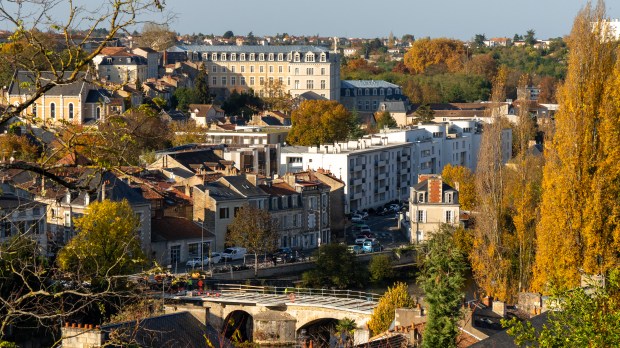 WEB2-POITIERS-shutterstock_1857434686.jpg