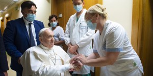 Qui sont les personnes en charge de la santé du Pape ?