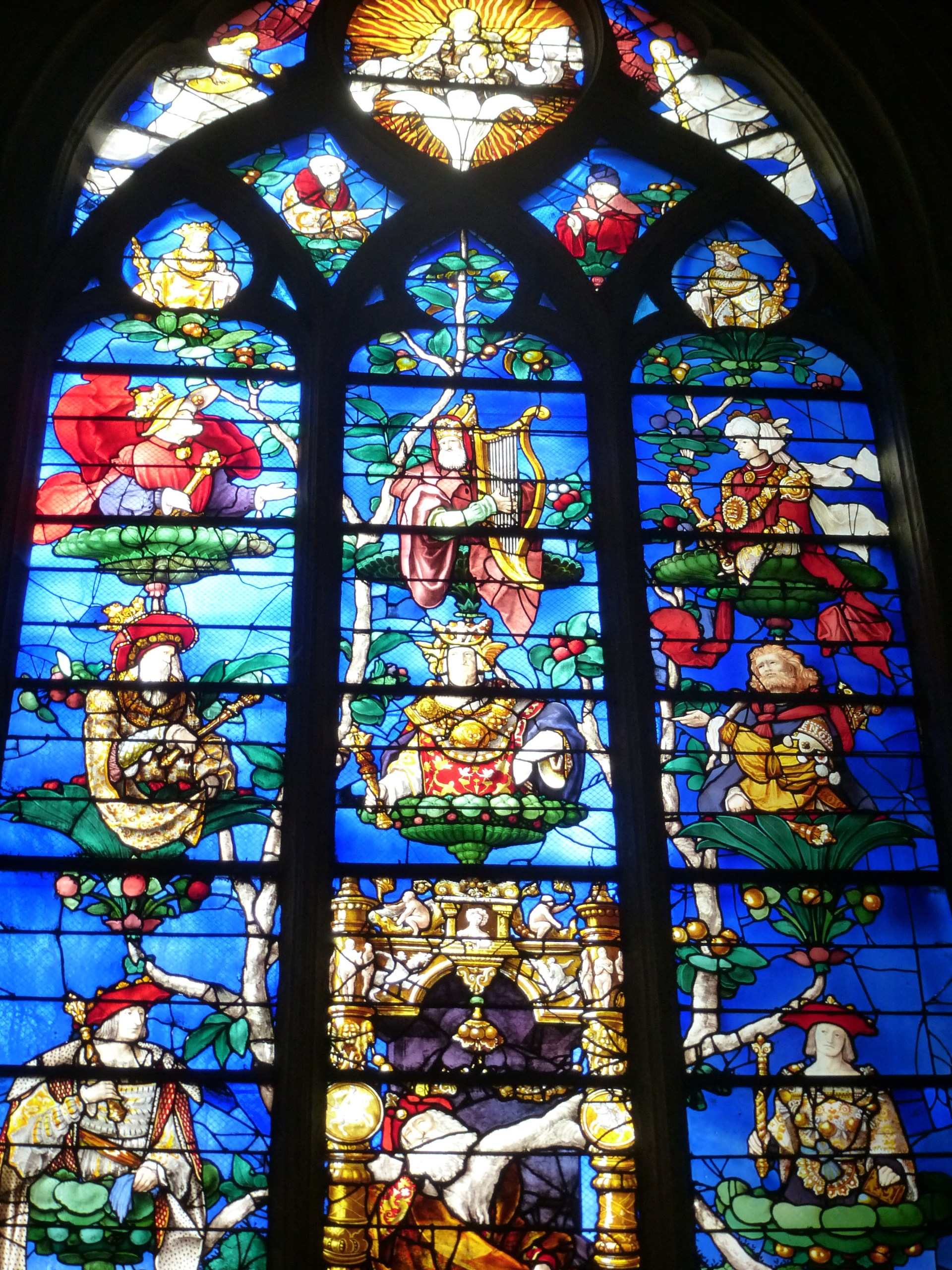 Beauvais_Eglise_Saint_Etienne_vitrail_arbre_de_Jessé.jpg
