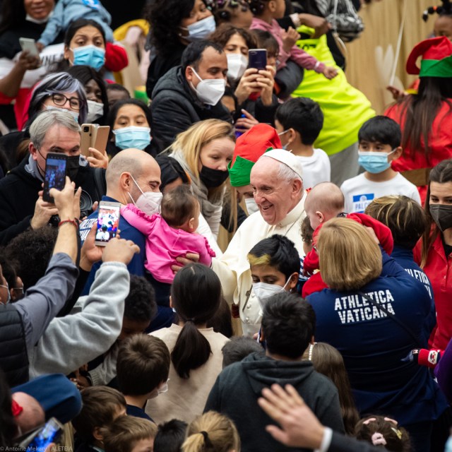 Le Pape invite les personnes athées devant l’Enfant de Bethléem DSC3551