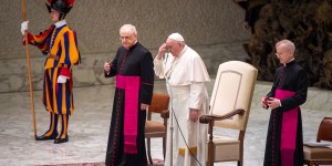 Le Pape fait de saint Joseph un artisan de silence