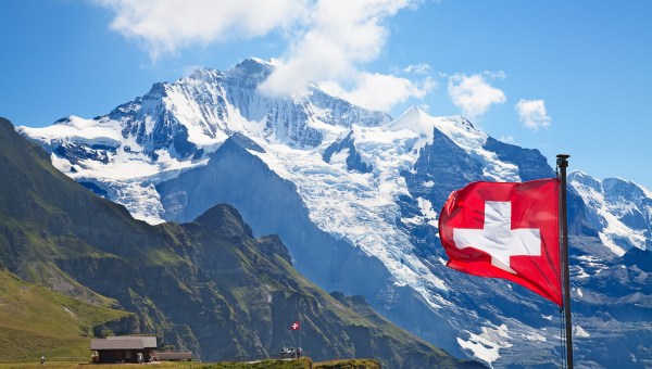 WEB2-SWISS-FLAG-shutterstock_139148750.jpg