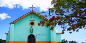Nouvelle-Calédonie : ces églises colorées ou haut perchées