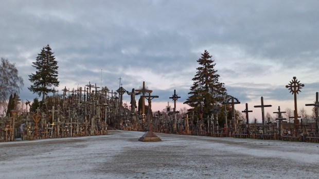 Diapo : le Mont des Croix en Lituanie