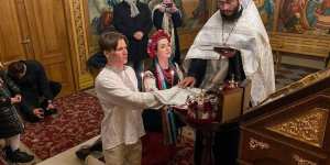 Ukraine : Jarina et Svyatoslav ont précipité leur mariage pour partir au front
