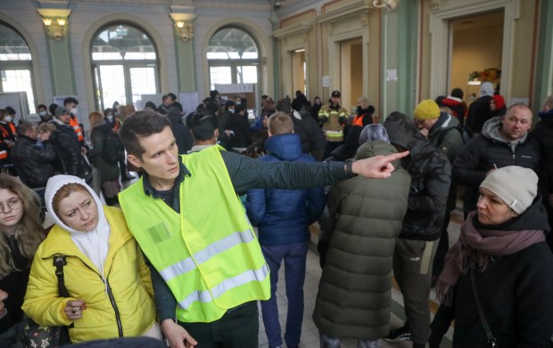 Polacy pomagają Ukraińcom na granicy