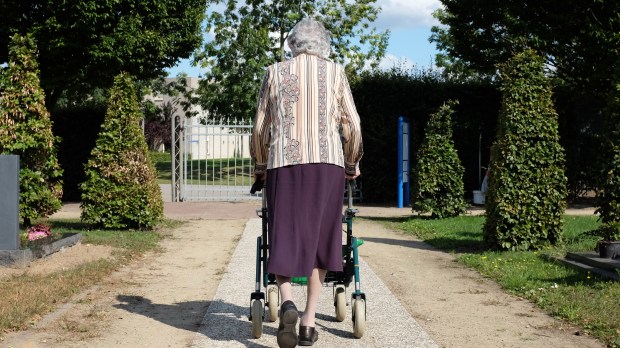 Le secret de longévité de Véronique, 101 ans : « Parler à Dieu tous les jours » Shutterstock_204897466