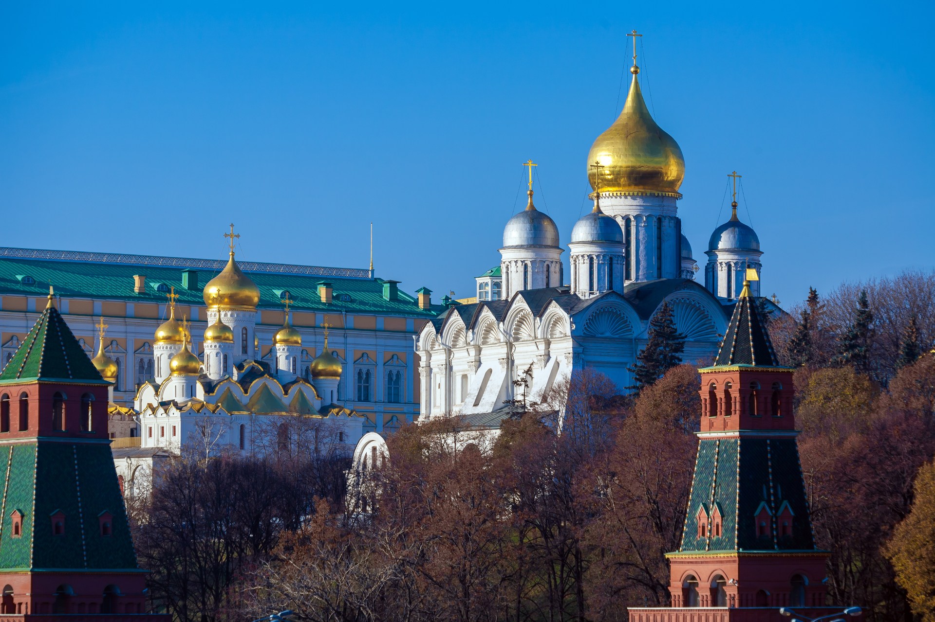 ARCHANGEL-CATHEDRAL-MOSCOW-shutterstock_531234412.jpg