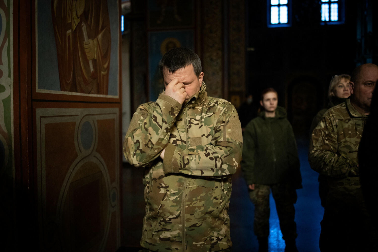 Żołnierze ukraińscy modlą się w cerkwii w Kijowie