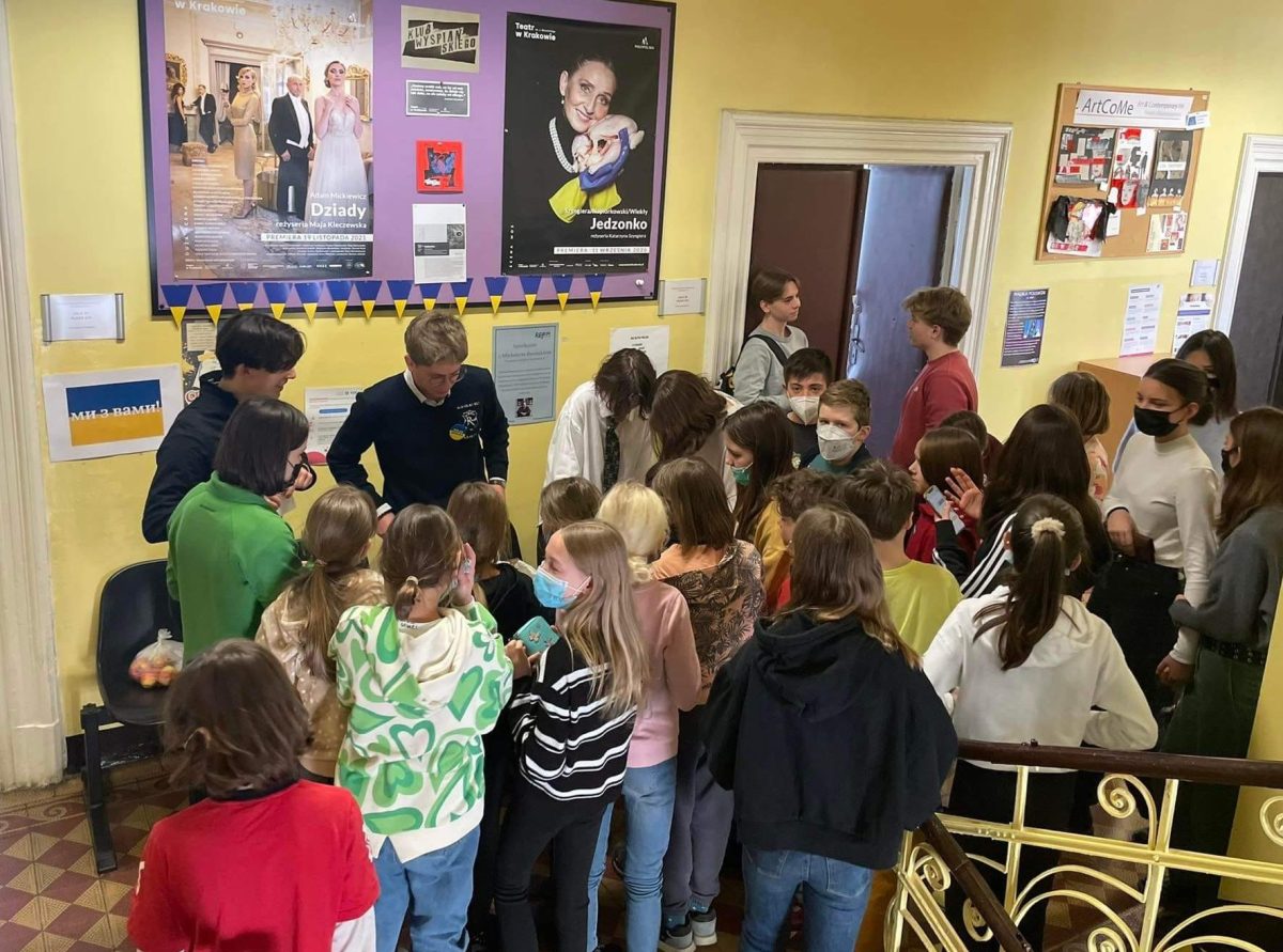 Pologne : Jeunes qui aident les réfugiés