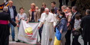 Ukraine : « Que s’arrête cette cruauté sauvage qu’est la guerre », lance François