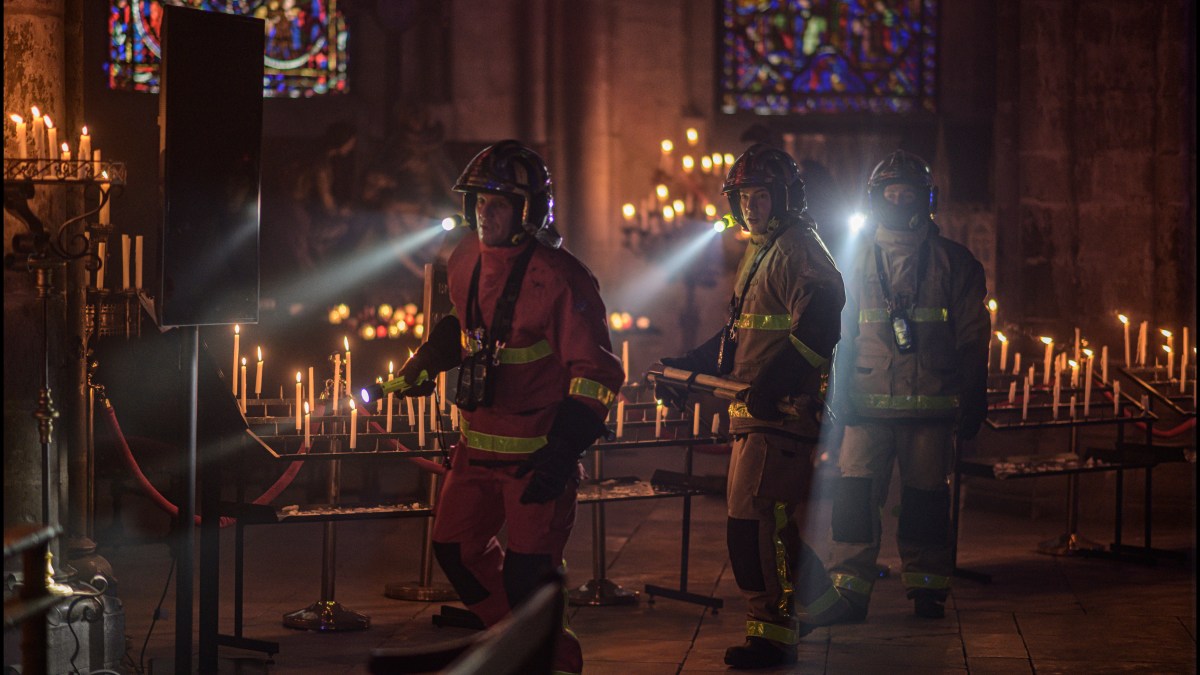 WEB2-NOTRE-DAME-BRULE-FILM-POMPIERS-aguy_ferrandis_ndb0056_copie.jpg