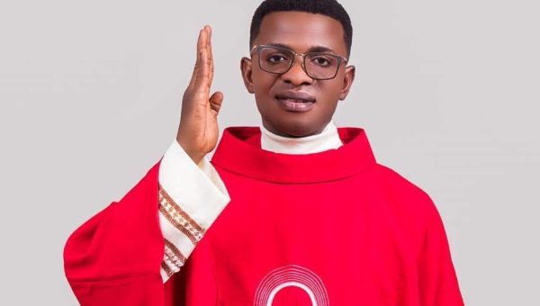 Pe. Idris Moses testemunha conversão do islã à Igreja