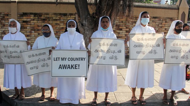 NUNS-SRI-LANKA-AFP-000_327Z323.jpg