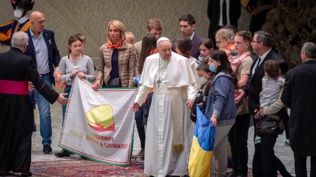 POPE-FRANCIS-AUDIENCE-UKRAINE-refugees-Antoine-Mekary-ALETEIA