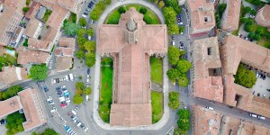 Les églises ont-elles forcément un transept ?