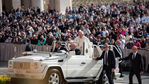 VATICAN-POPE-audience-Antoine-Mekary-ALETEIA-AM_2529.jpg