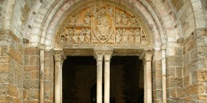 Parvis, porche et portail, ces éléments nécessaires pour entrer dans le mystère d’une église