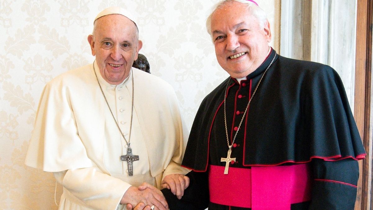 POPE-FRANCIS-MGR-AVELINE-AFP-000_97N3PB.jpg