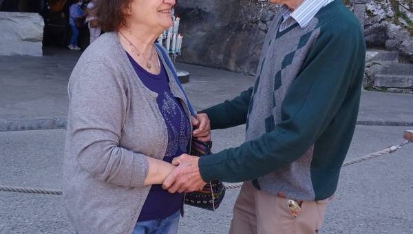 Sauro-e-Carla-Grotta-Lourdes-Terre-Di-Presepi-Facebook