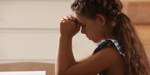 Quatre manières d’inviter les saints au cœur de la vie de famille