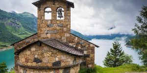 Les joies du tourisme improvisé, à la louange du Dieu artiste