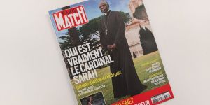 Paris Match ose la soutane en « Une »!