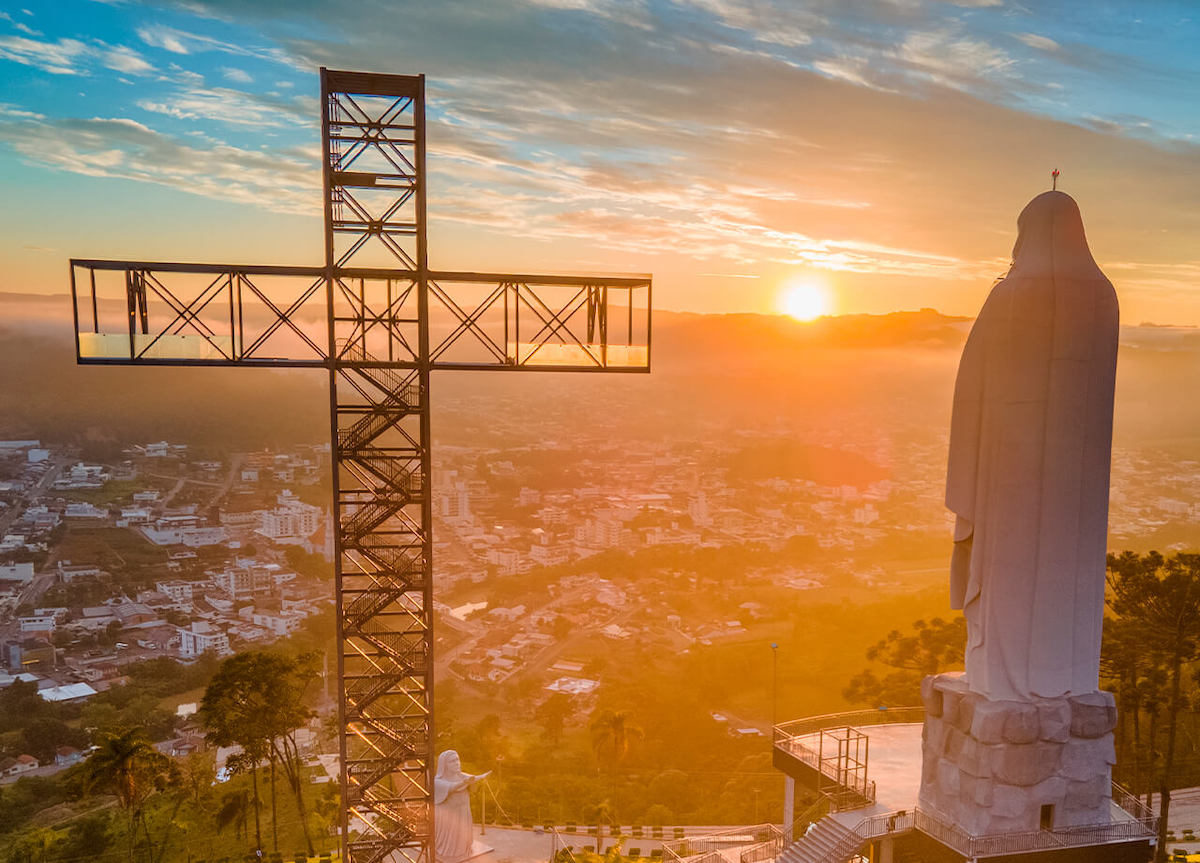 40 mètres de haut ! Une monumentale Vierge de Lourdes édifiée au Brésil Nossa-Senhora-de-Lourdes-2-