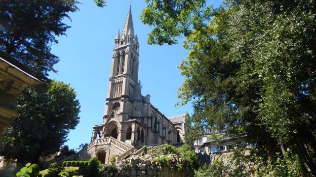 Ce sanctuaire qui ressemble comme deux gouttes d’eau à Lourdes PETIT-LOURDES
