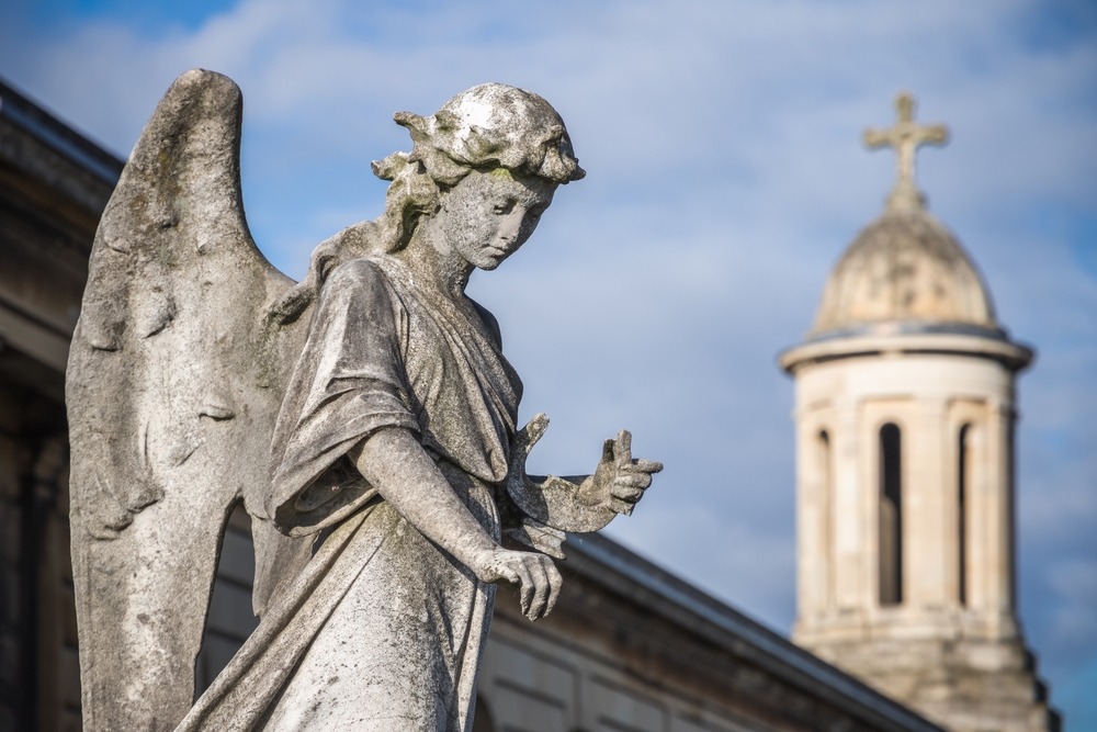 Faustine, Thomas d’Aquin… quelles relations avaient les grands saints avec leur ange gardien ? Shutterstock_2036372153