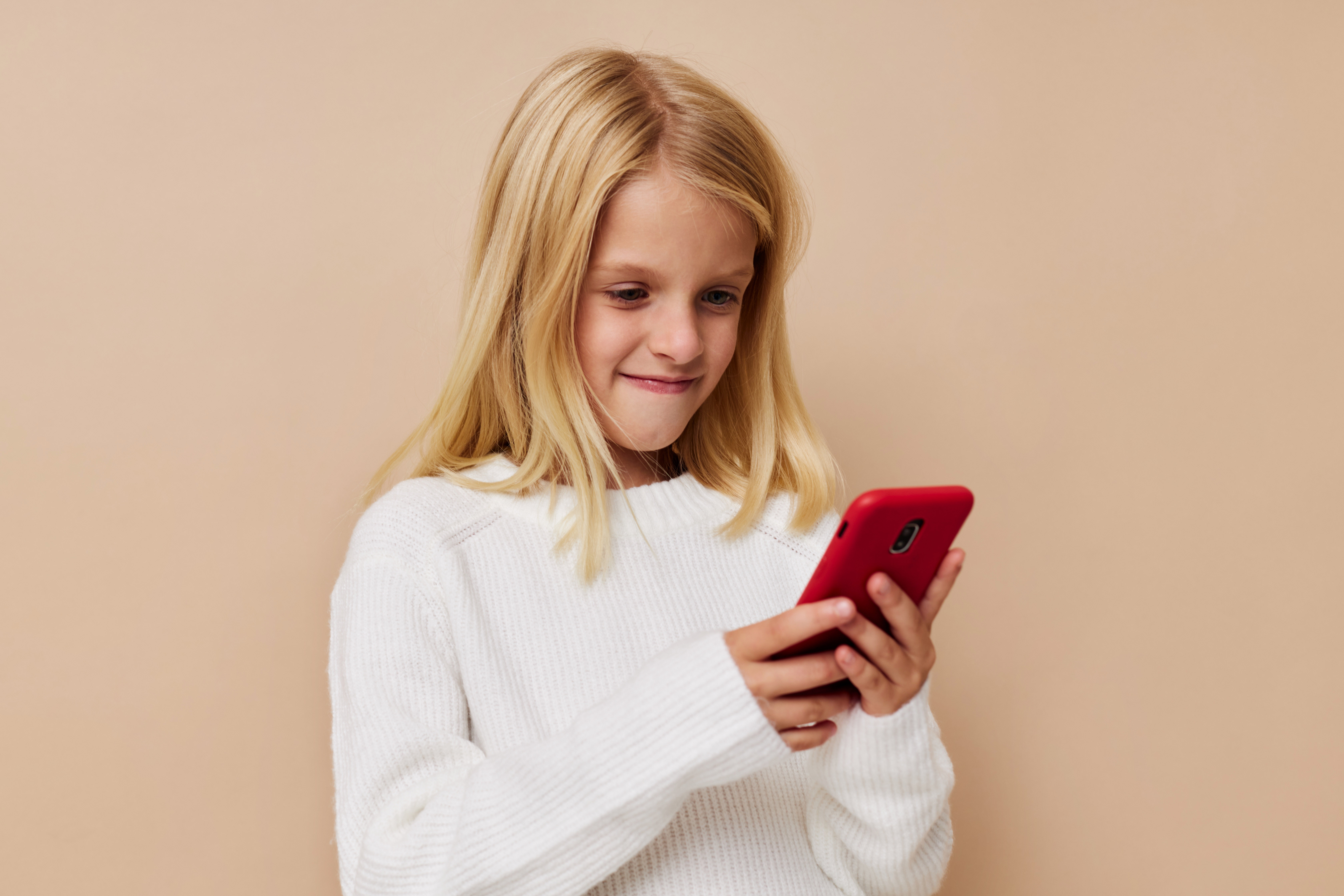 Un smartphone pour votre enfant : faut-il l'interdire ou plutôt
