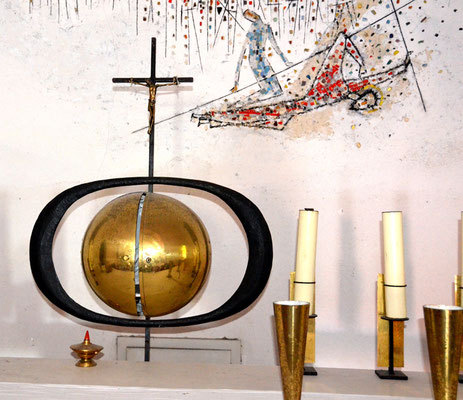 11_Fay__le_globe_terrestre_remplace_le_tabernacle_en_forme_d_armoire_photo_richesses_en_somme.jpg