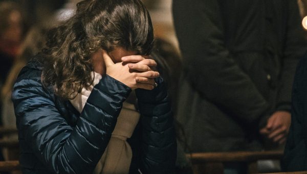 PRAY-WOMAN-CHURCH-ciric_336649-e1668441727484