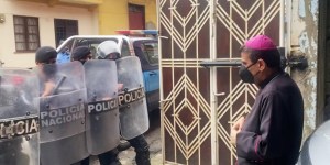 Nicaragua : le gouvernement arrête un évêque lors d’un raid nocturne