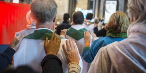 « Laïcs et prêtres doivent retrouver le sens profond de la communion »