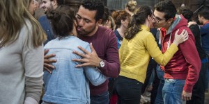 Faire le geste de paix qui convient&#8230; pas si facile
