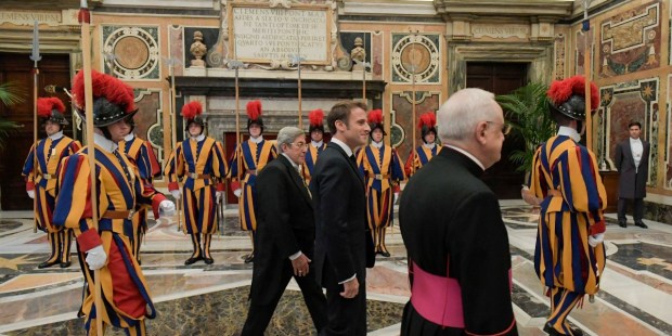 [EN IMAGES] La rencontre entre le pape François et Emmanuel Macron