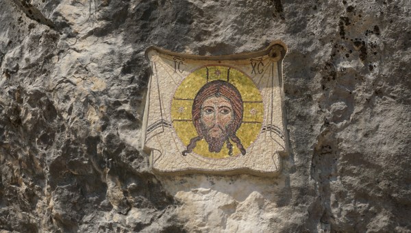 Mandylion na ścianie skalnej - Monaster Ostrog (dolny)