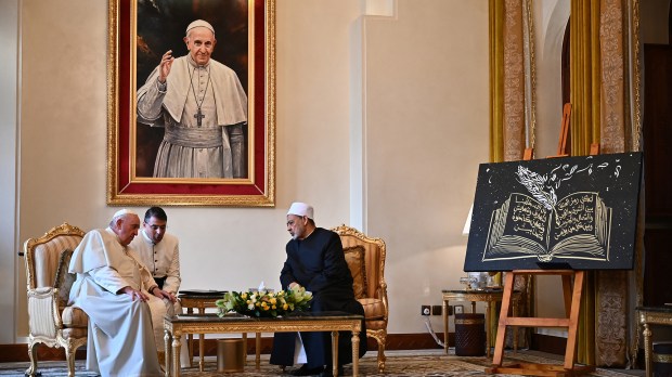 Pope-Francis-meets-with-the-Grand-Imam-of-al-Azhar-mosque-Sheikh-Ahmed-Al-Tayeb-AFP