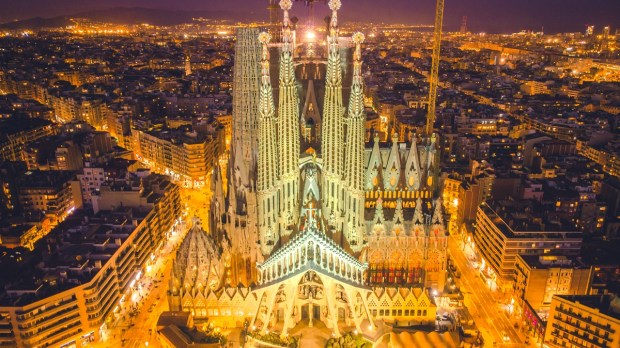 Sagrada-Familia-shutterstock_1636048345