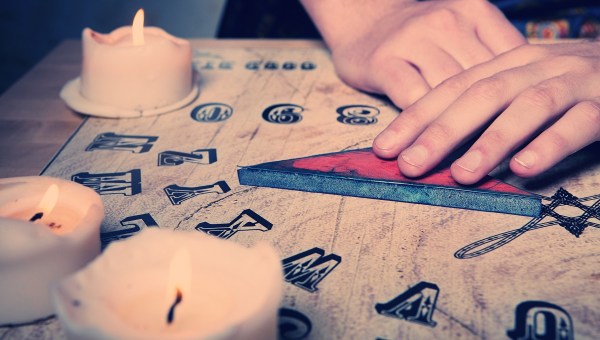 Spiritisme-shutterstock_576026992