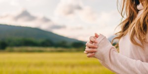Le silence est-il déjà une prière ?