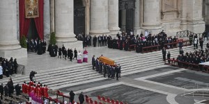[EN DIRECT] Suivez en direct la messe de funérailles de Benoît XVI